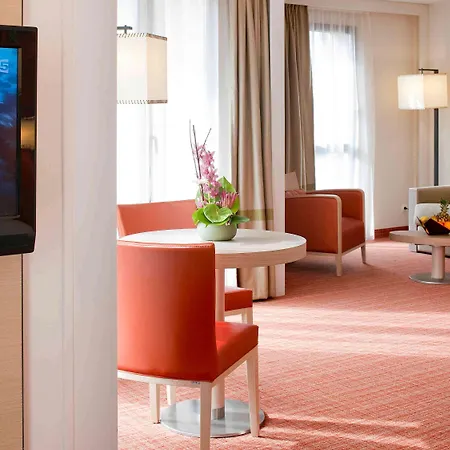 Mercure Cathedrale 4* אמיינס