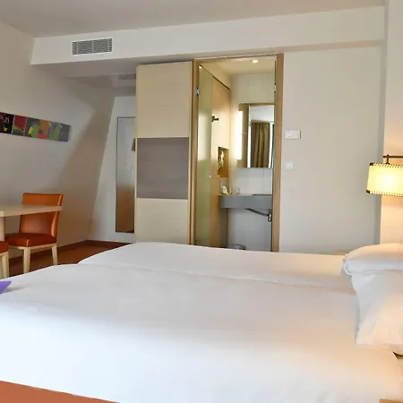 亚眠教堂美居酒店 4*